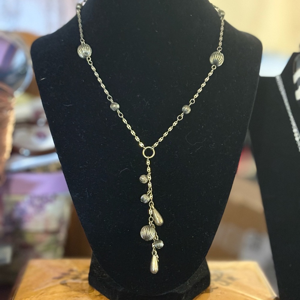 Vintage metal necklace about 14” not including the drop.